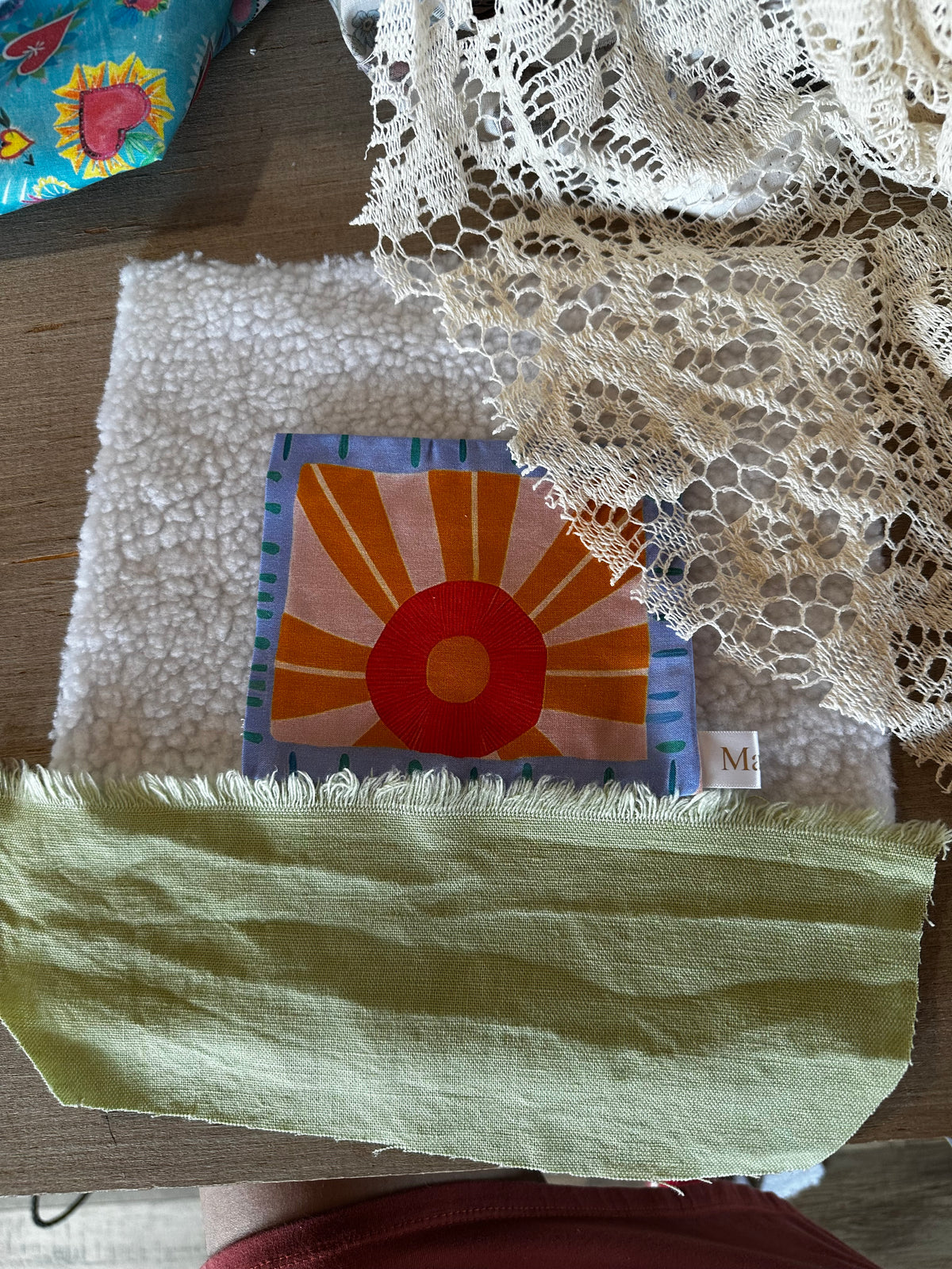 Sweat Soleil – Matières texturées ☀️