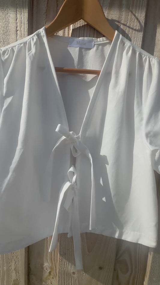 Blouse « Cherry « blanche à nouer